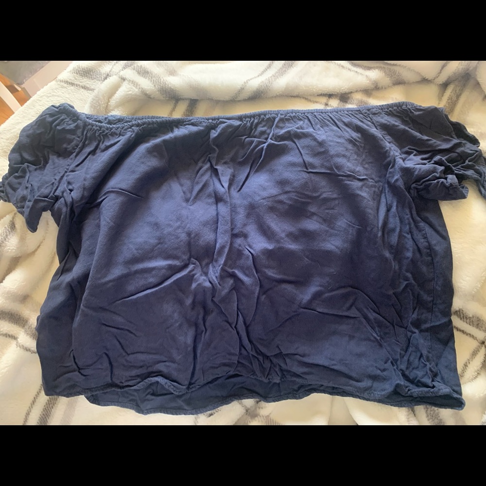 D&K off the shoulder cropped navy top